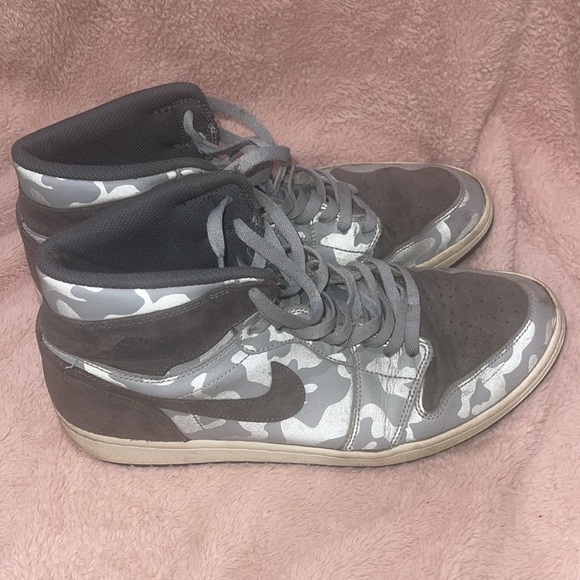 Men's Air Jordan 1 Retro High Wolf Grey AA3993-027 - Picture 8 of 12